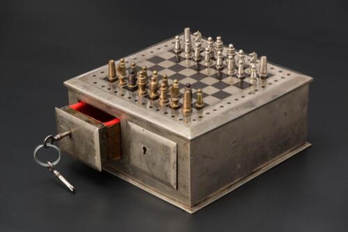 Первые дорожные магнитные шахматы. Сталь. Германия, конец XIX века 