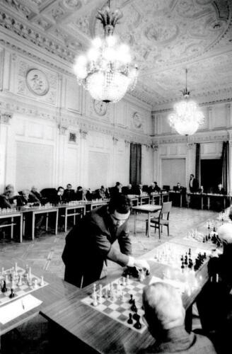 The 13th World Champion Garry Kasparov is giving a simultaneous exhibition in the Great Hall, 1994