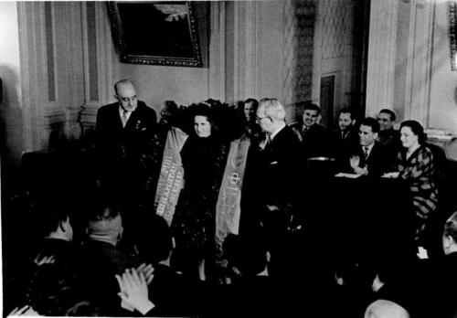 Rewarding the 3rd World Women's Champion Elizaveta Bykova in the Great Hall, 1960