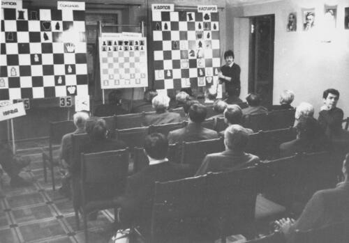 Портретная: С. Яновский комментирует партии матчей на первенство мира. 1986